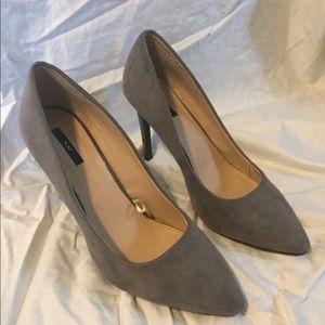 Grey Pumps